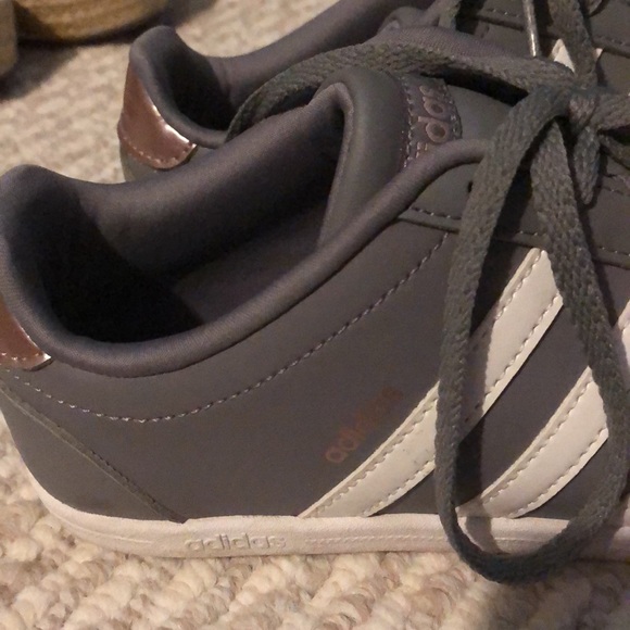 Adidas Sneakers size 6 - Picture 2 of 6